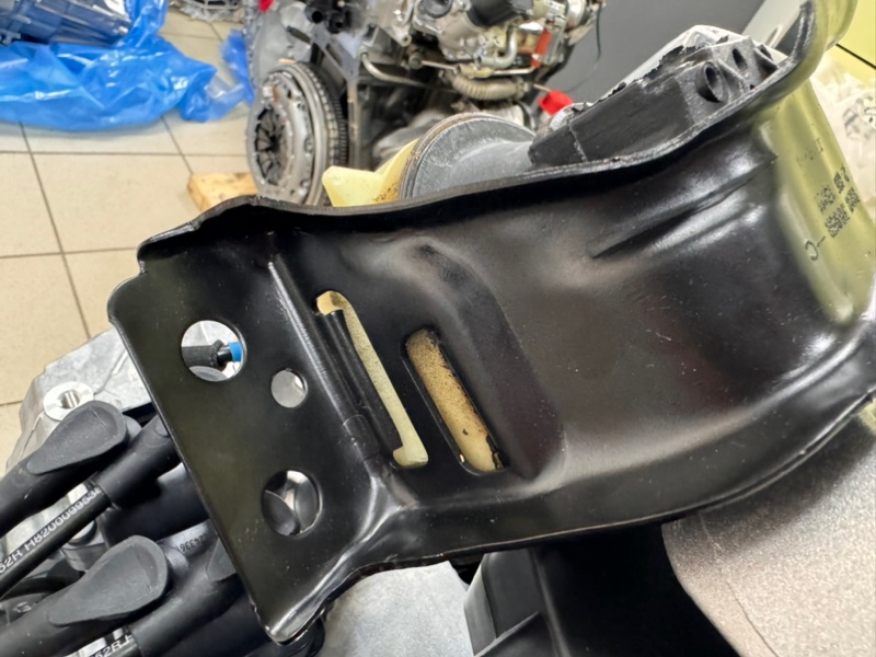 Подушка двигателя правая гидравлическая - фото 4