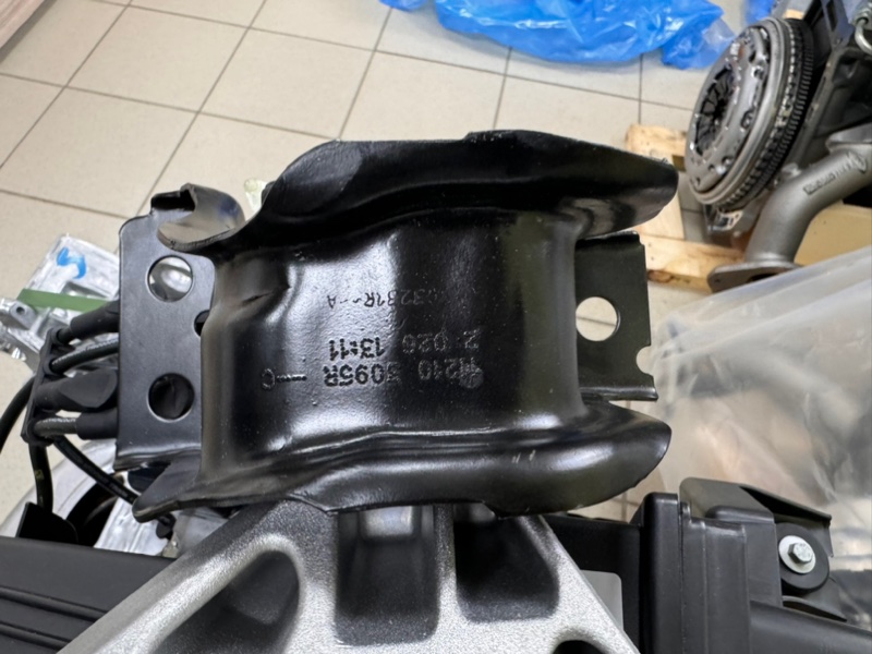 Подушка двигателя правая гидравлическая - фото 5