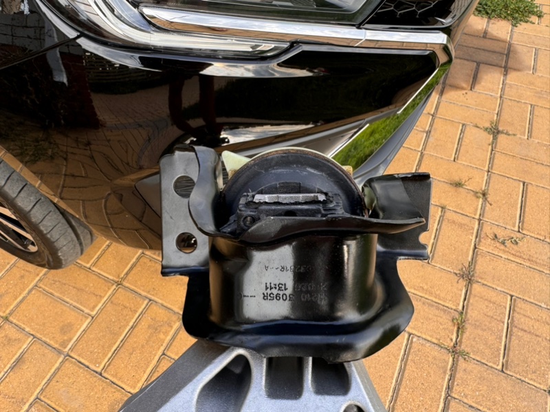 Верхняя  опора двигателя - фото 1