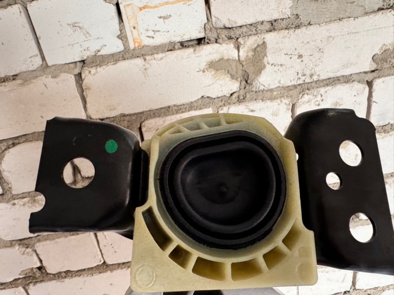 Крепление двигателя - фото 1