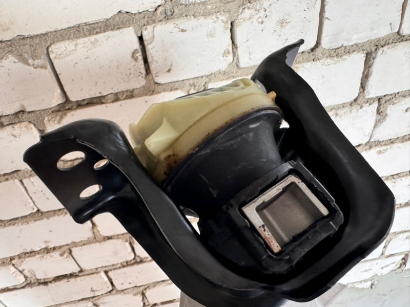 Крепление двигателя - фото 4