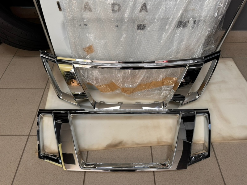 Молдинг хром решетки радиатора - фото 1