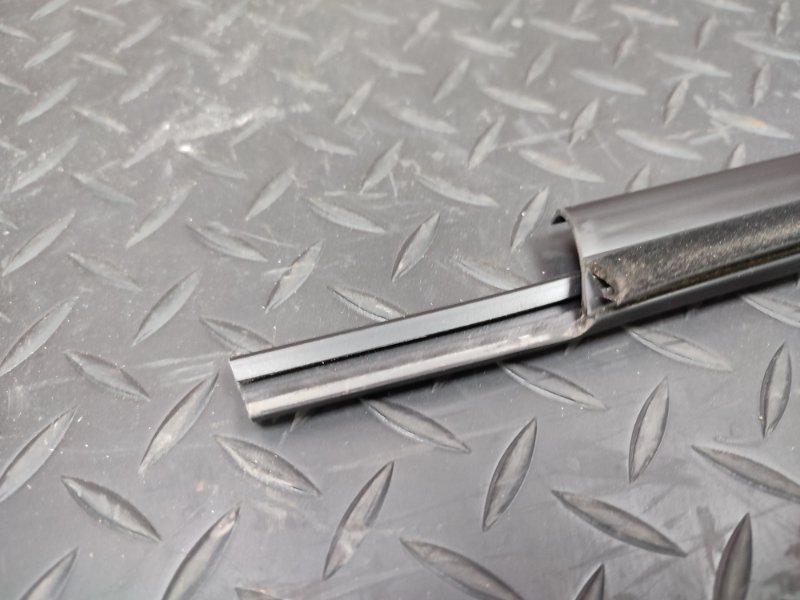 Уплотнитель стекла двери внешний - фото 7