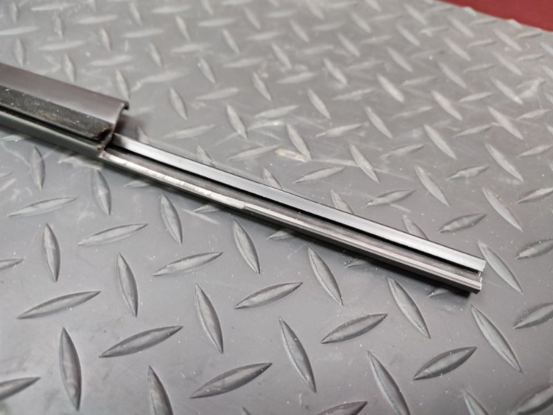 Уплотнитель стекла двери внешний - фото 8