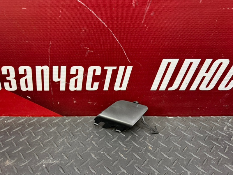 Заглушка буксировочного крюка - фото 1