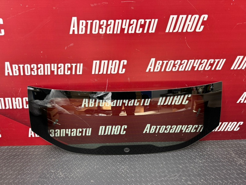 Стекло крышки багажника - фото 1