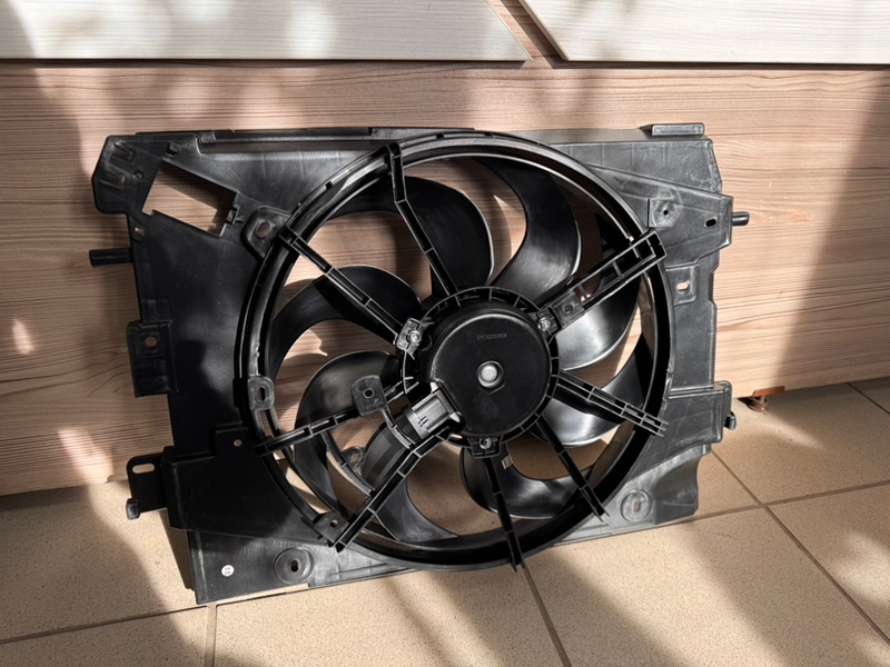 Диффузор радиатора - фото 1