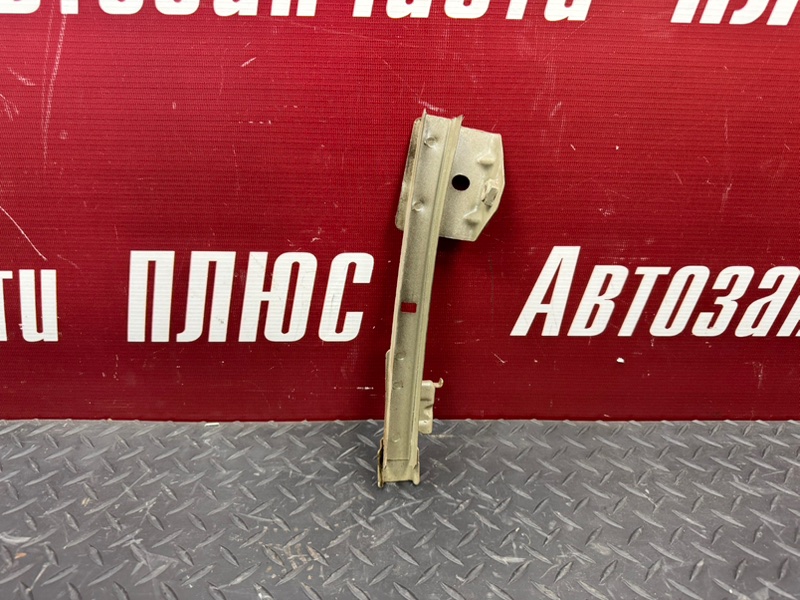 Направляющая стекла     двери - фото 1