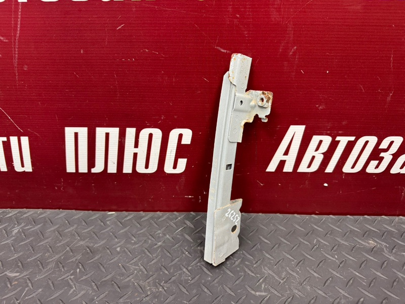 Направляющая стекла     двери - фото 1