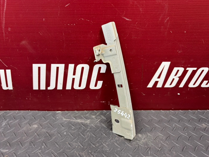 Направляющая стекла     двери - фото 1