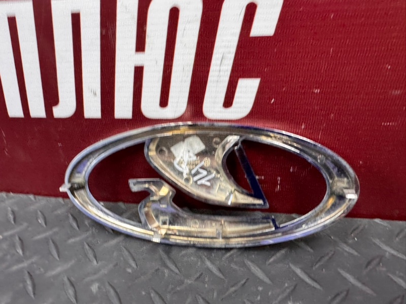 Эмблема решетки радиатора - фото 8