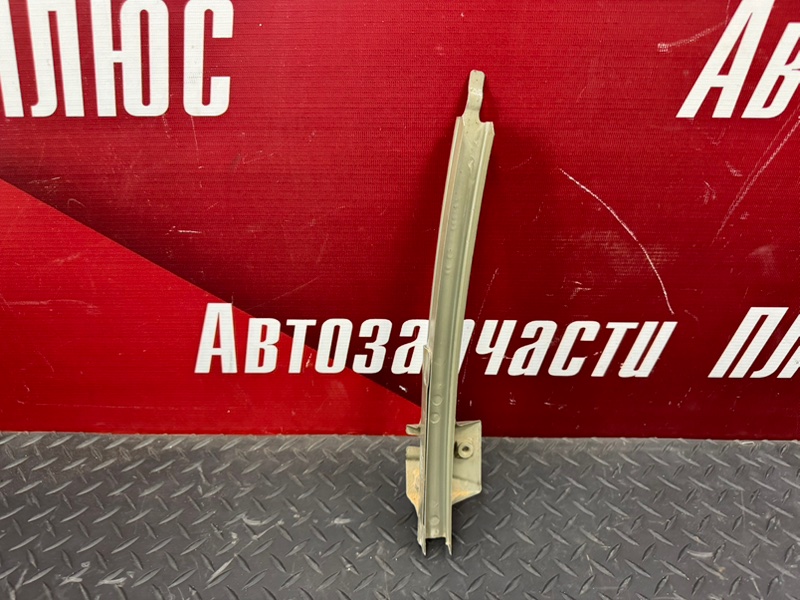 Направляющая стекла     двери - фото 1