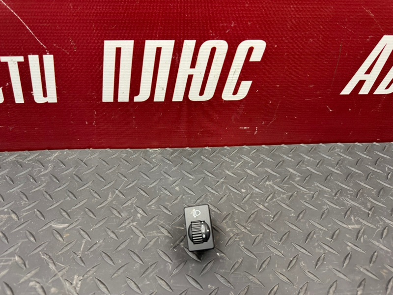 Кнопка корректора фар - фото 1