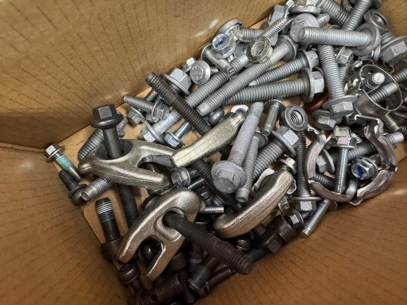 Болт крепления двигателя - фото 2