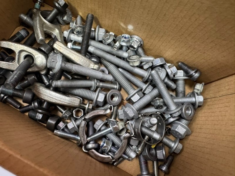 Болт крепления двигателя - фото 3