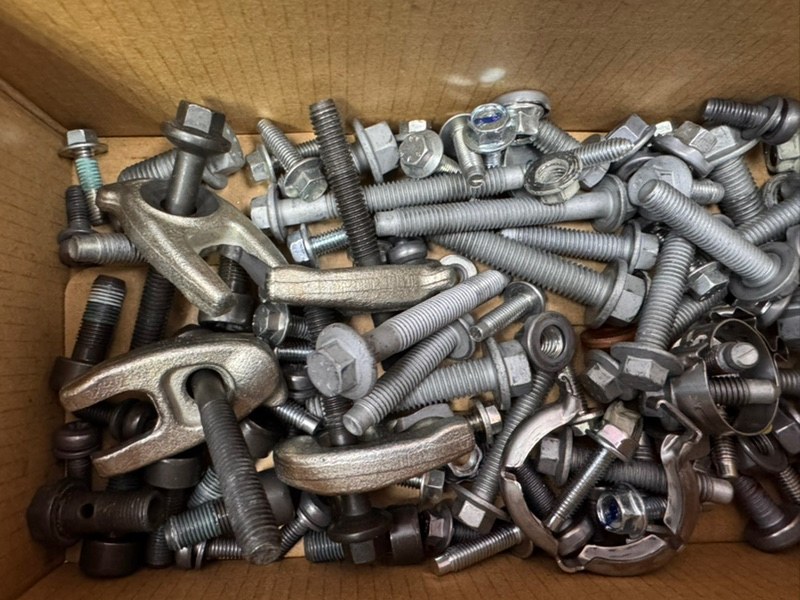 Болт крепления двигателя - фото 4