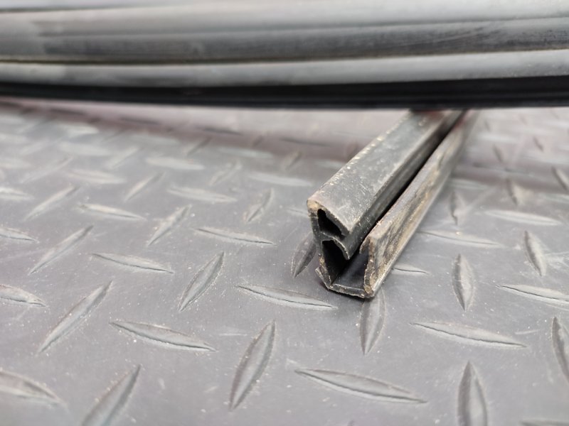 Уплотнитель стекла      двери - фото 6