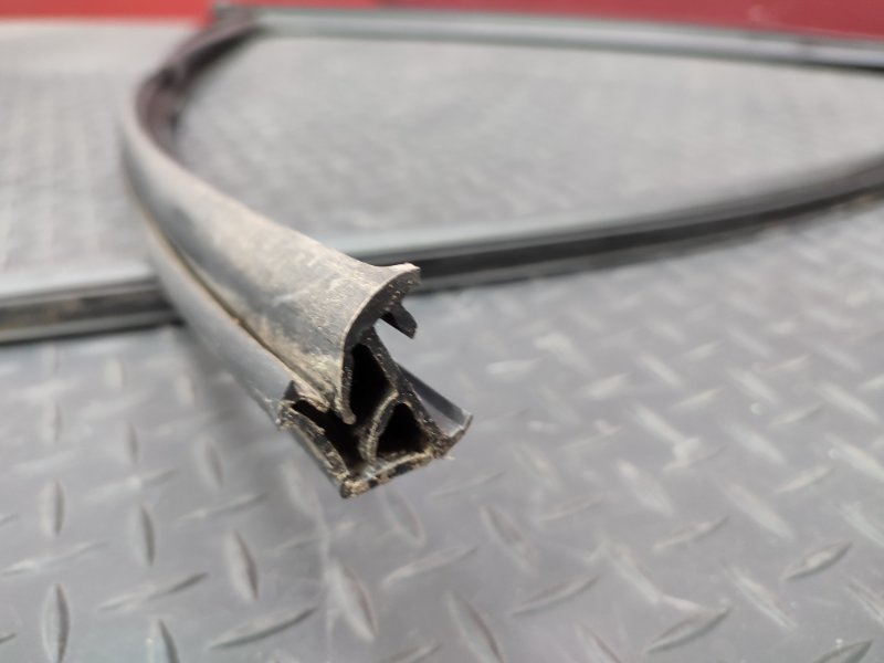 Уплотнитель стекла      двери - фото 7