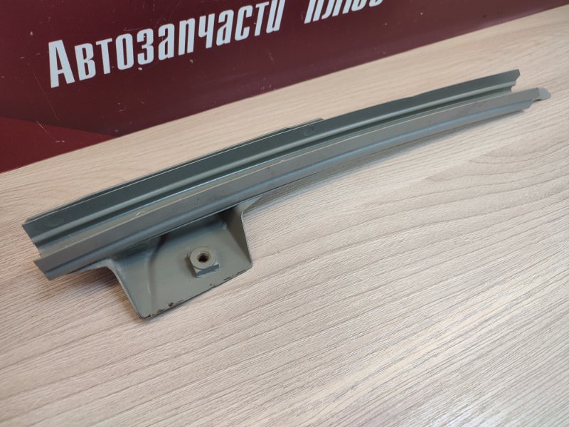 Направляющая стекла двери - фото 3