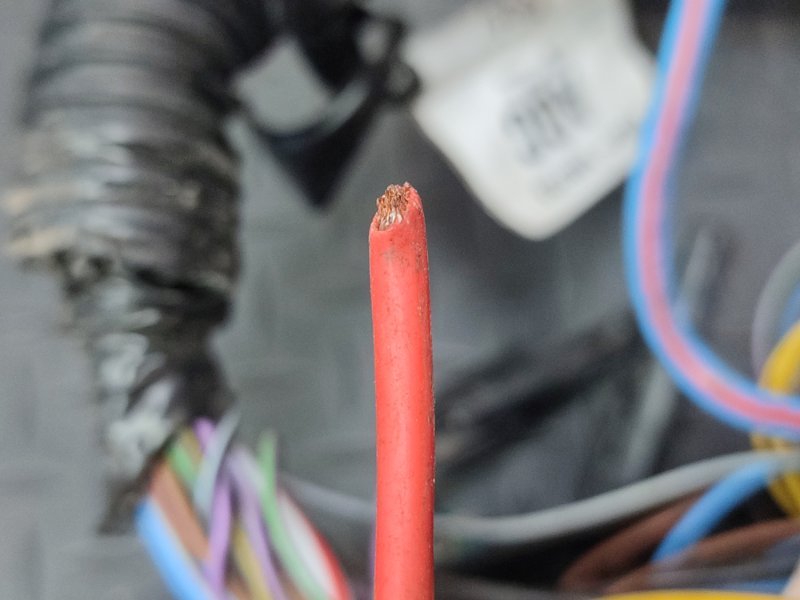 Проводка подкапотная - фото 9