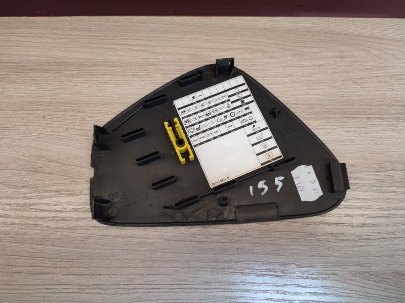 Крышка блока предохранителей салона - фото 5