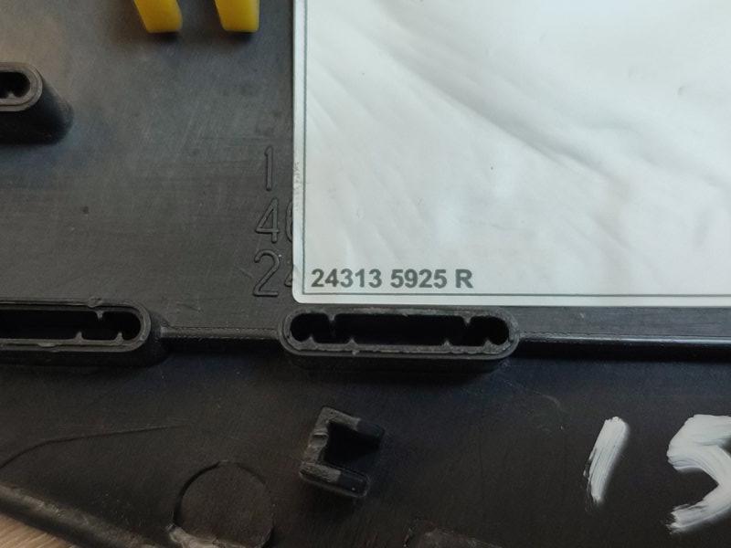 Крышка блока предохранителей салона - фото 10