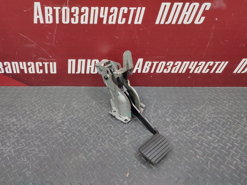 Педаль тормоза - фото 1