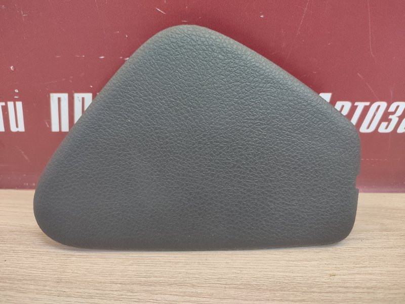 Крышка блока предохранителей салона - фото 2