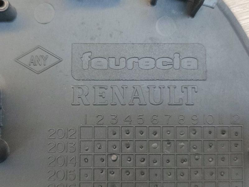 Крышка блока предохранителей салона - фото 9