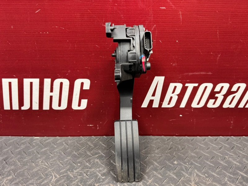 Педаль газа - фото 1