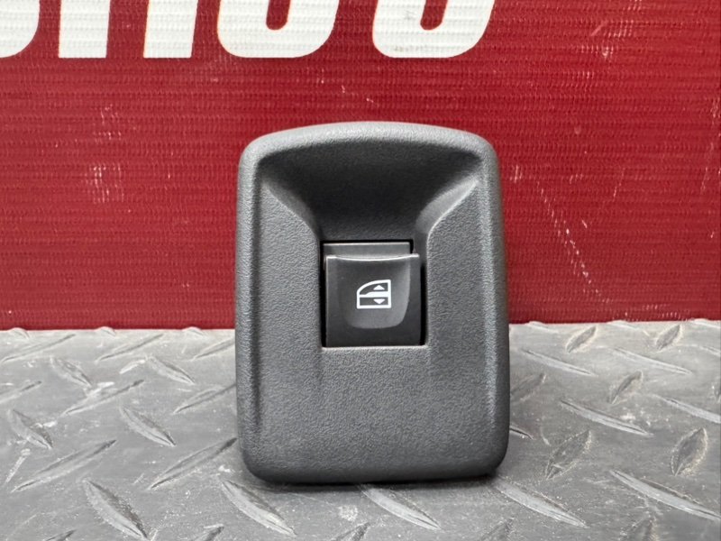 Кнопка стеклоподъемника - фото 2