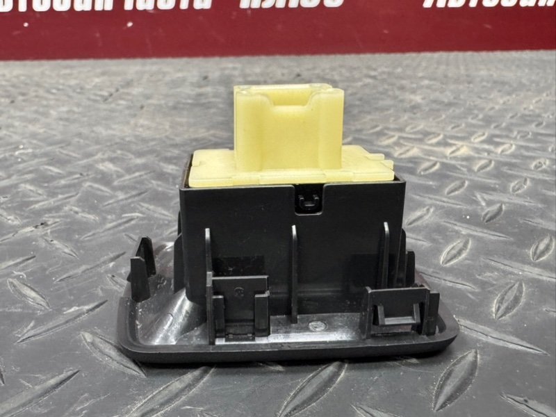 Кнопка стеклоподъемника - фото 8