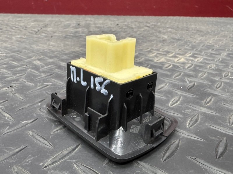 Кнопка стеклоподъемника - фото 10