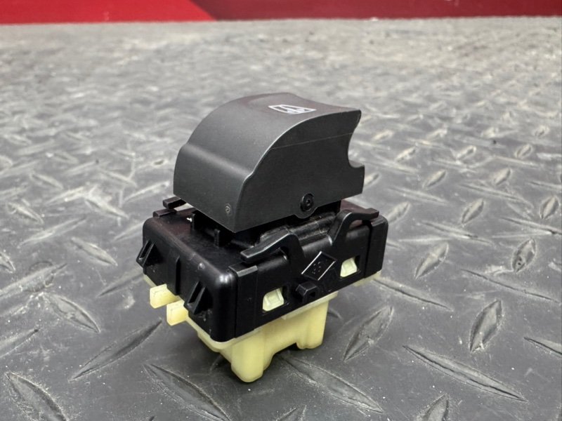 Кнопка стеклоподъемника - фото 3