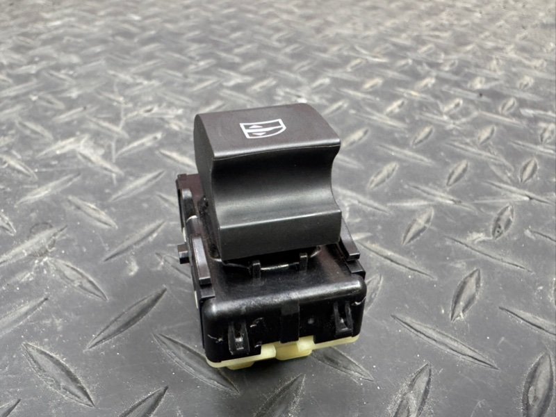 Кнопка стеклоподъемника - фото 4