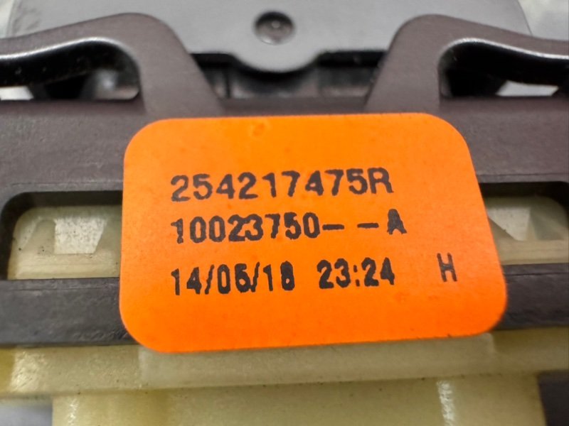 Кнопка стеклоподъемника - фото 5