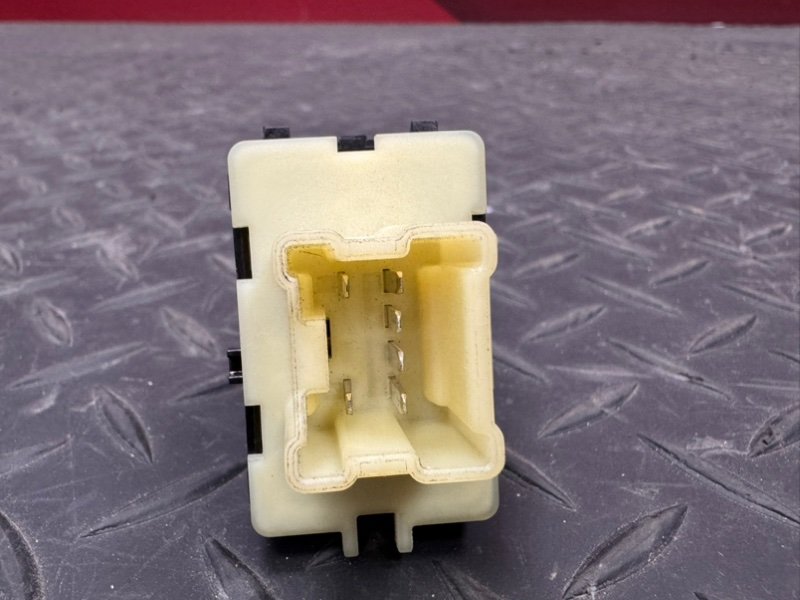 Кнопка стеклоподъемника - фото 6