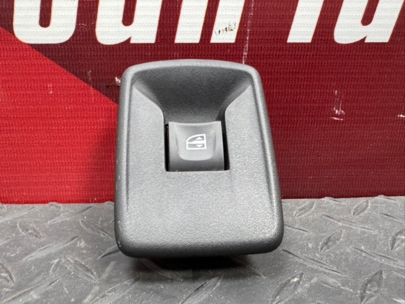 Кнопка стеклоподъемника - фото 3