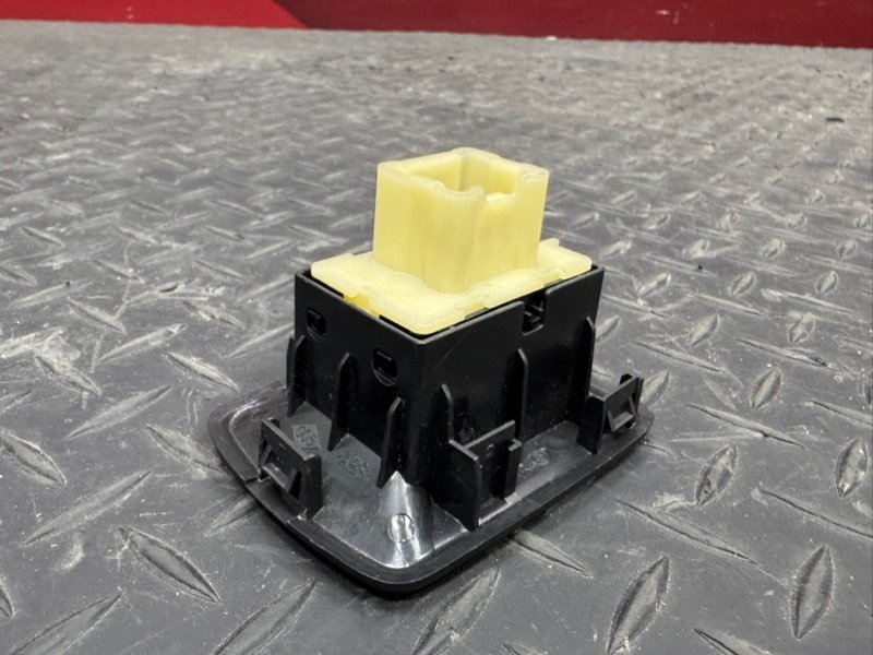 Кнопка стеклоподъемника - фото 8