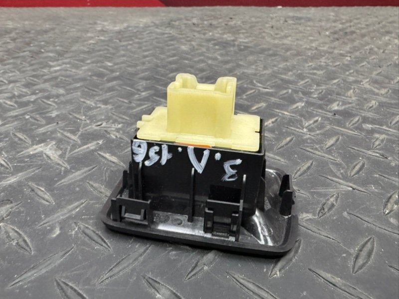 Кнопка стеклоподъемника - фото 9