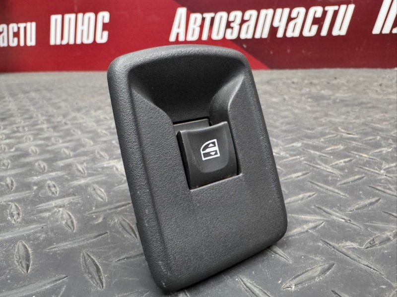 Кнопка стеклоподъемника - фото 10