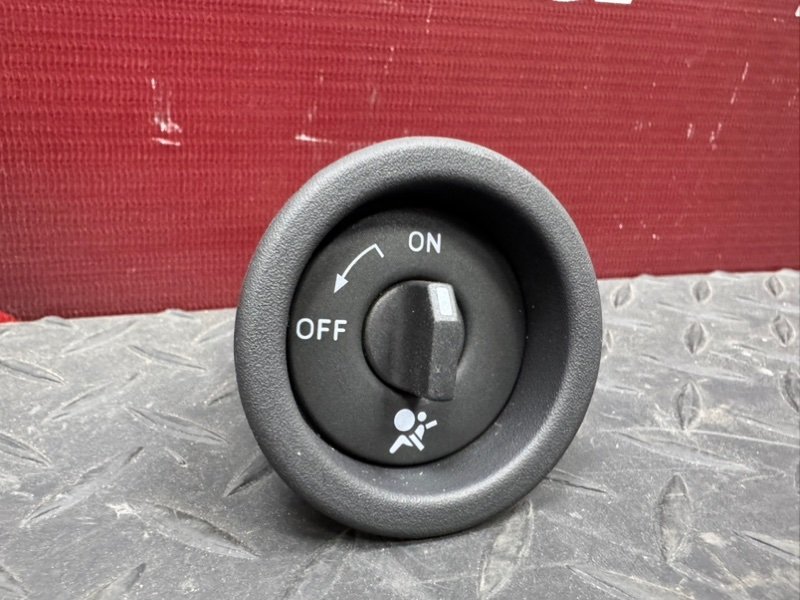 Выключатель подушки безопасности - фото 1