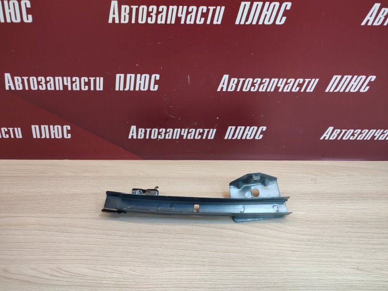 Направляющая стекла двери - фото 1