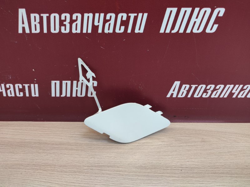 Заглушка буксировочного крюка - фото 1