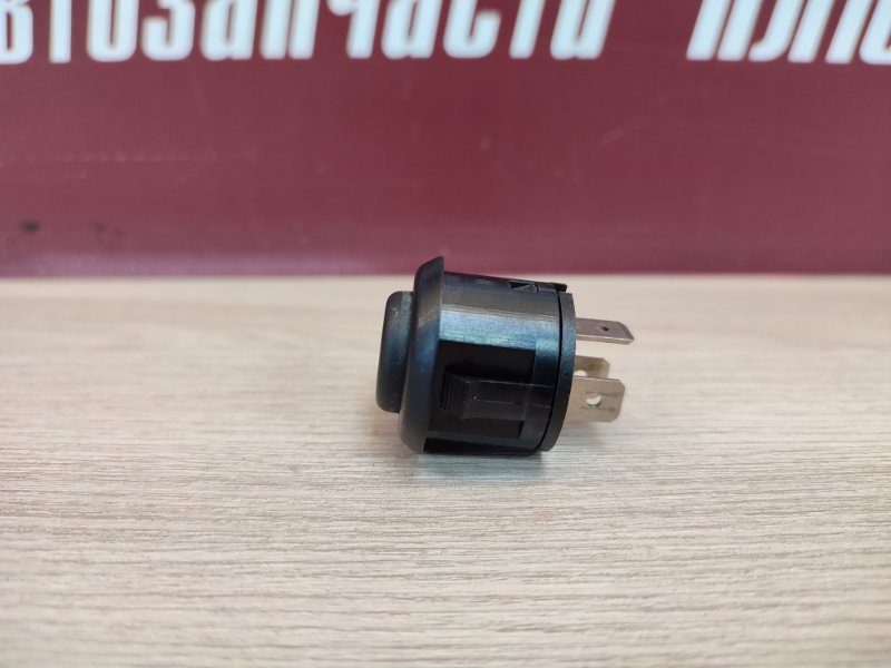 Кнопка открывания багажника - фото 4