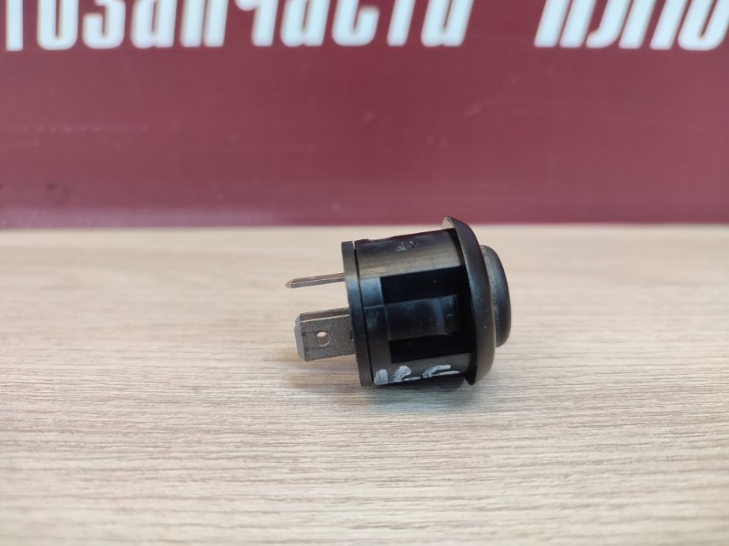 Кнопка открывания багажника - фото 6