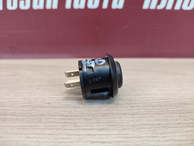 Кнопка открывания багажника - фото 7