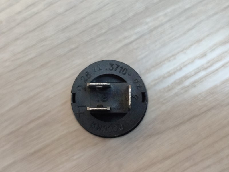 Кнопка открывания багажника - фото 8