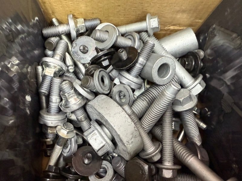 Болт крепления двигателя - фото 4