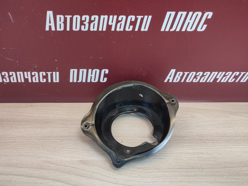 Горловина лючка бензобака - фото 1